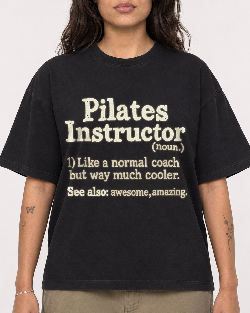 Mockup Boxy Heavyweight Tee Black female close-up 06
