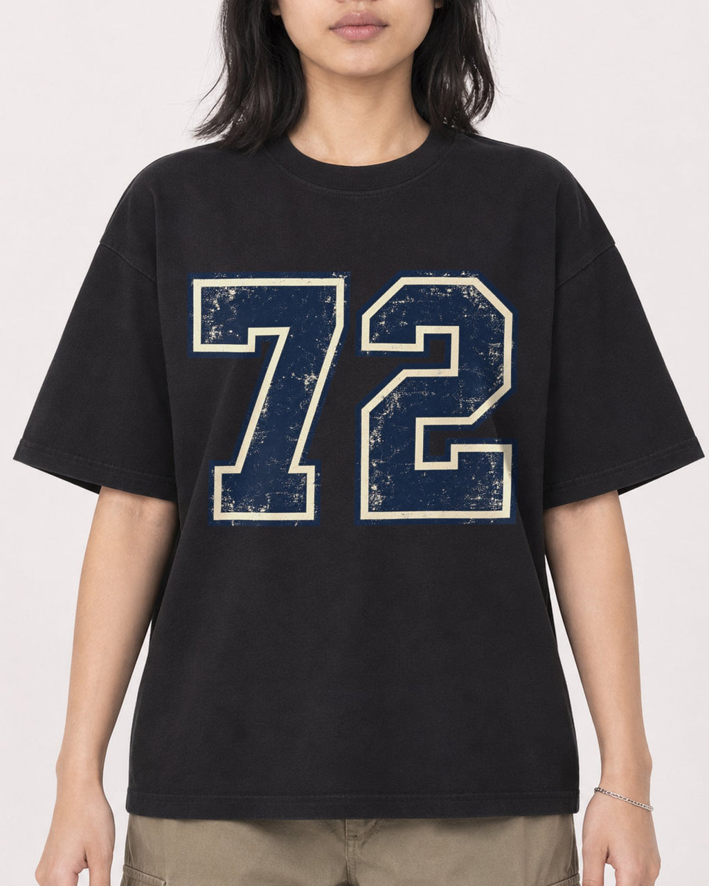 Mockup Boxy Heavyweight Tee Black female close-up 22