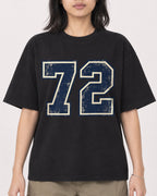 Mockup Boxy Heavyweight Tee Black female close-up 22