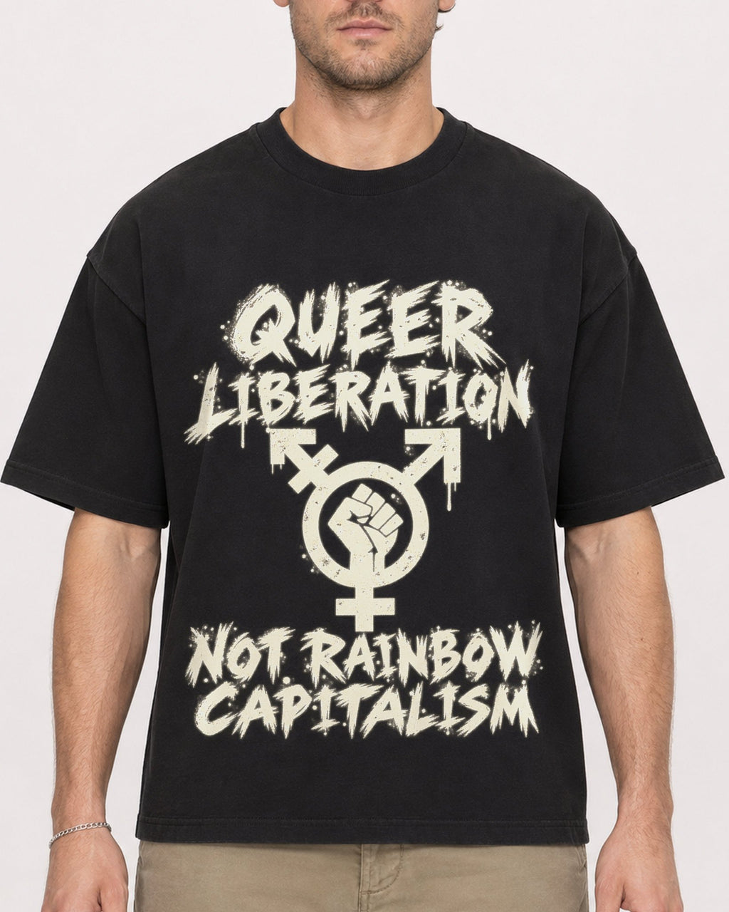 Mockup Boxy Heavyweight Tee Black male close-up 08