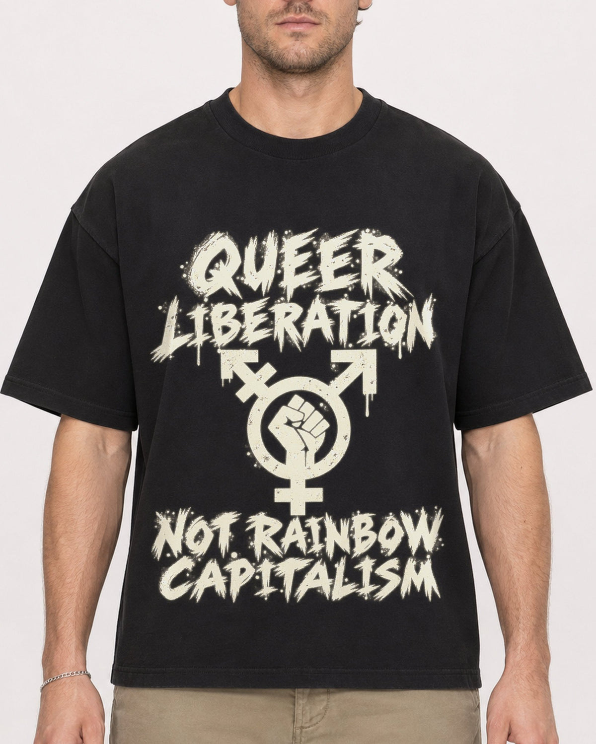 Mockup Boxy Heavyweight Tee Black male close-up 08