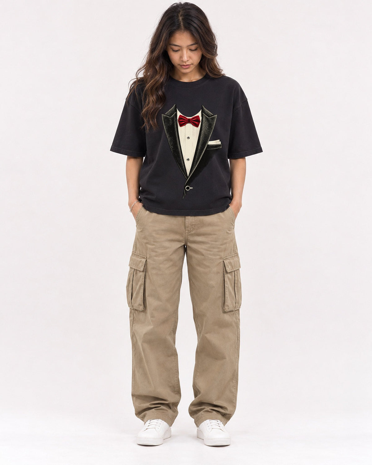 Mockup Boxy Heavyweight Tee Black female full-body 02