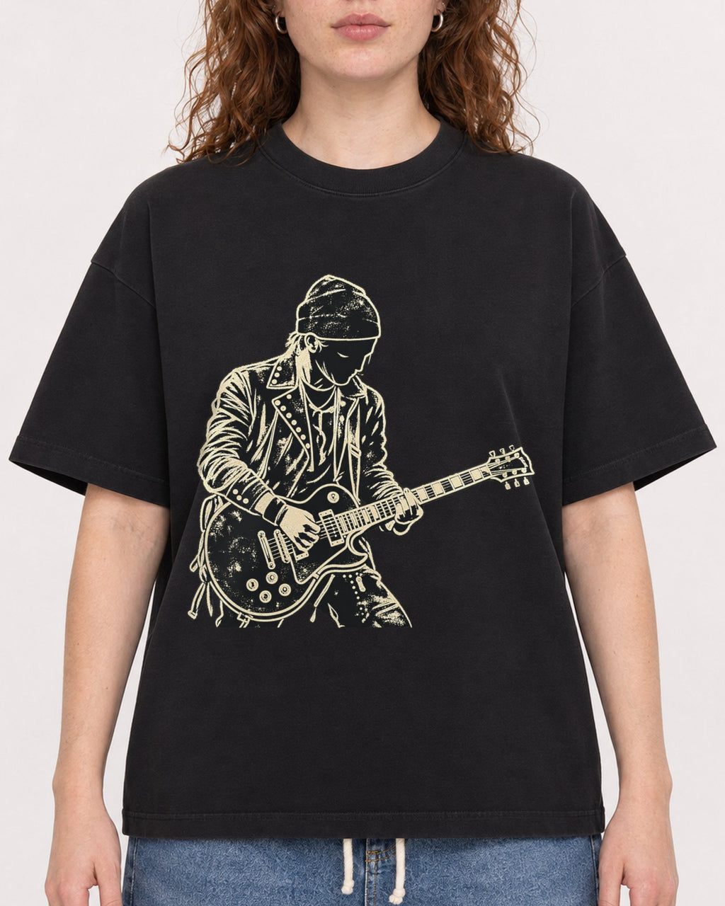 Mockup Boxy Heavyweight Tee Black female close-up 09