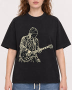 Mockup Boxy Heavyweight Tee Black female close-up 09