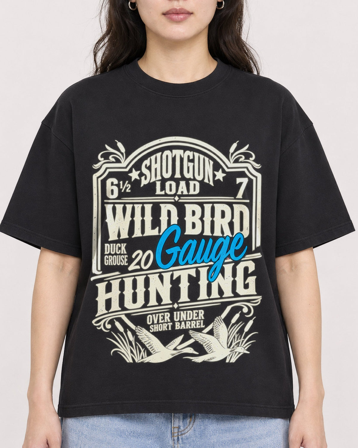 Mockup Boxy Heavyweight Tee Black female close-up 03