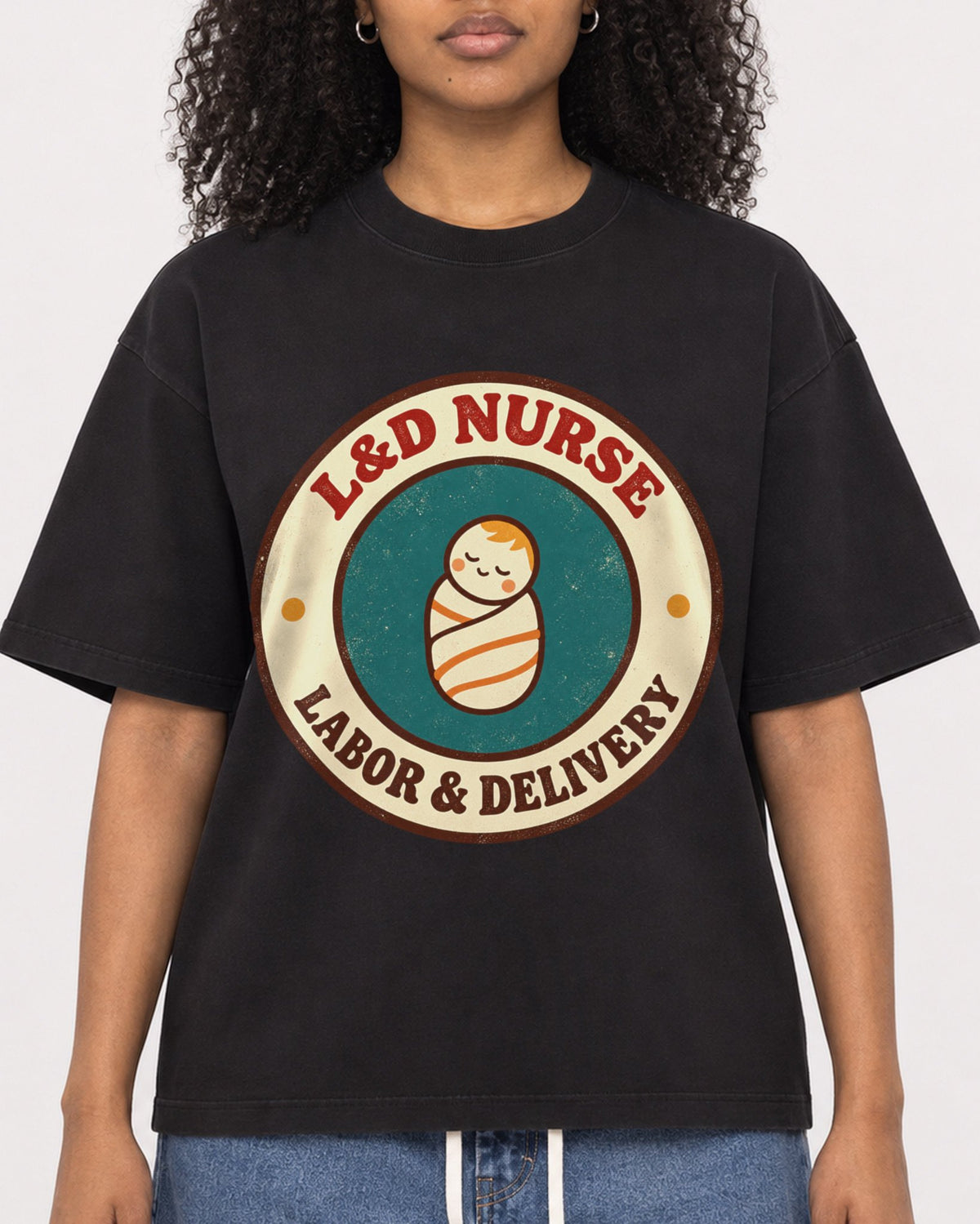 Mockup Boxy Heavyweight Tee Black female close-up 05
