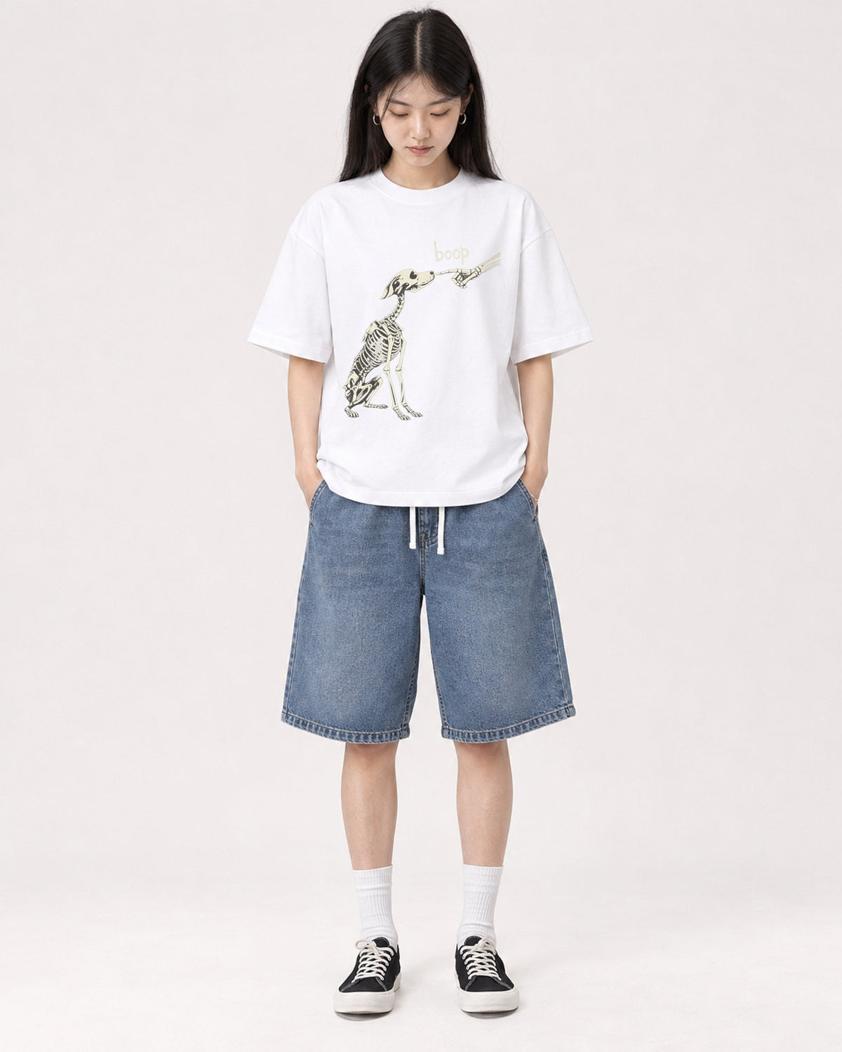 Mockup Boxy Heavyweight Tee White female full-body 01