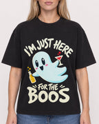 Mockup Boxy Heavyweight Tee Black female close-up 08