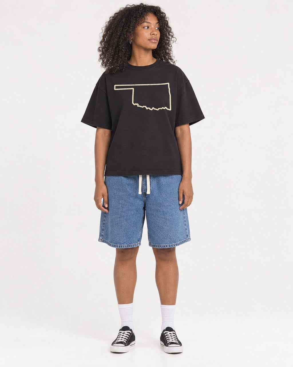 Mockup Boxy Heavyweight Tee Black female full-body 05