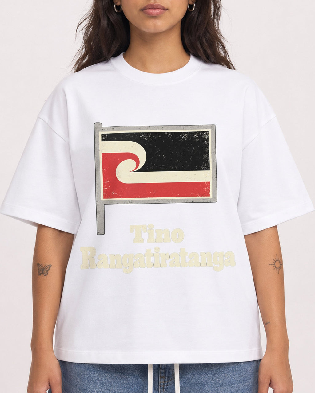 Mockup Boxy Heavyweight Tee White female close-up 06
