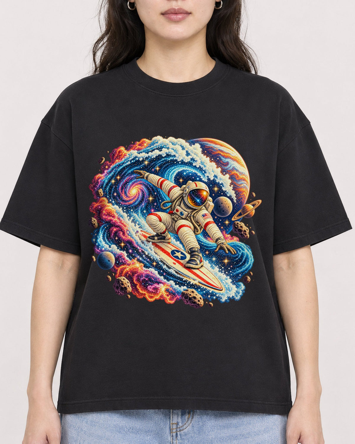 Mockup Boxy Heavyweight Tee Black female close-up 03