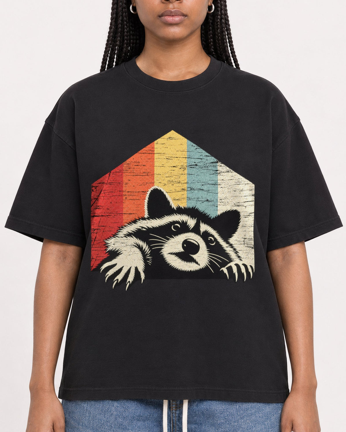 Mockup Boxy Heavyweight Tee Black female close-up 45