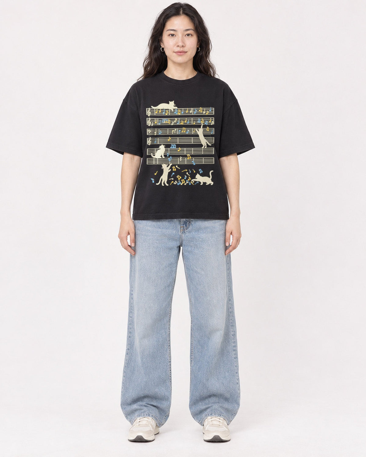 Mockup Boxy Heavyweight Tee Black female full-body 03