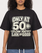 Mockup Boxy Heavyweight Tee Black female close-up 05