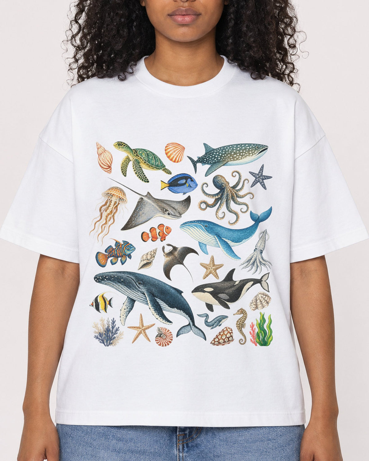 Mockup Boxy Heavyweight Tee White female close-up 05