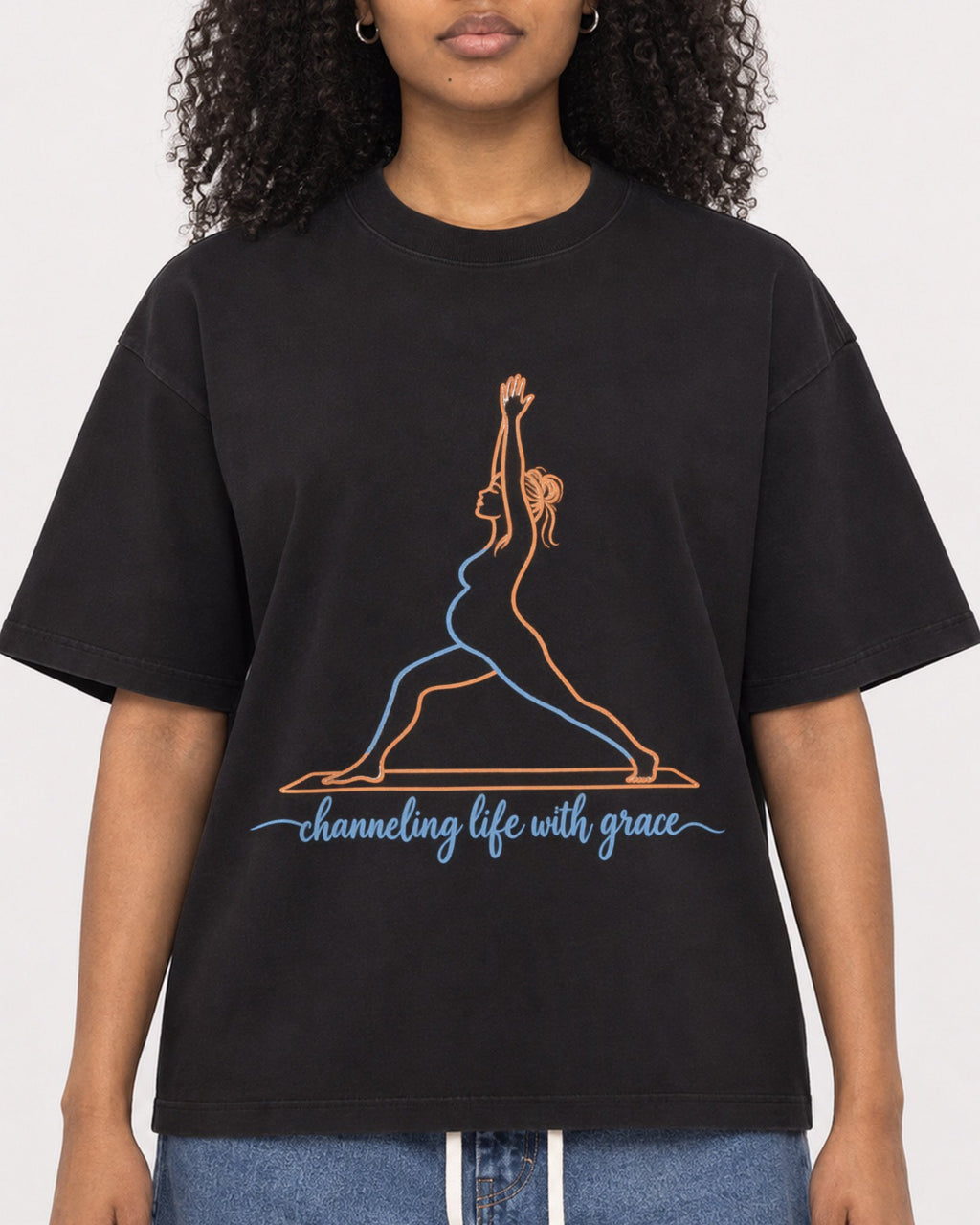 Mockup Boxy Heavyweight Tee Black female close-up 05