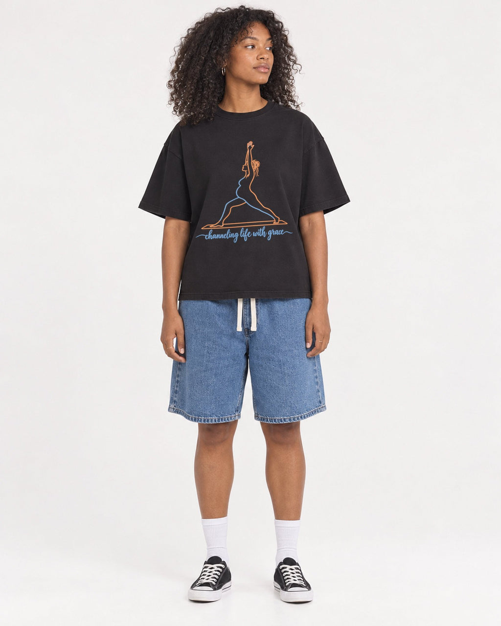 Mockup Boxy Heavyweight Tee Black female full-body 05