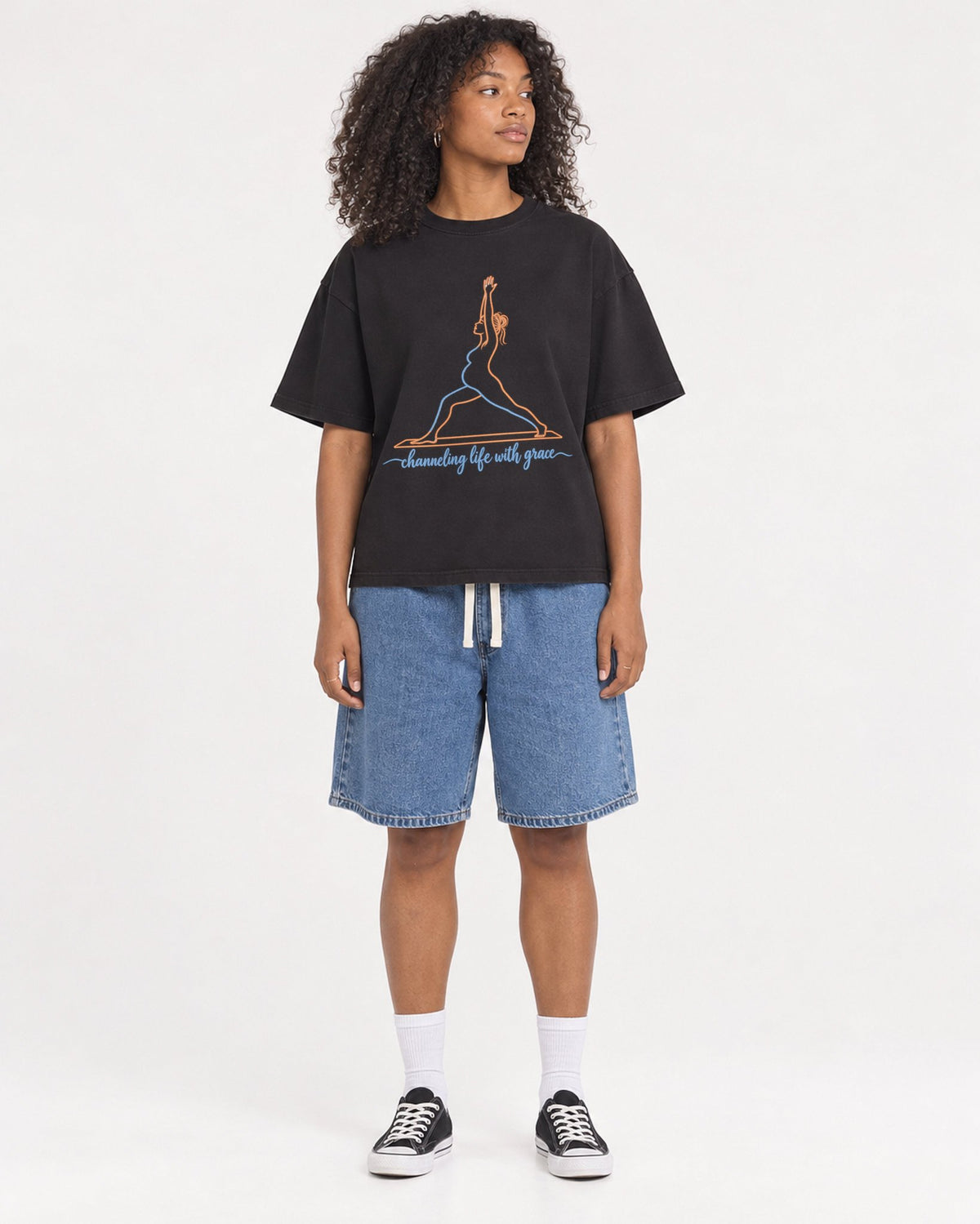 Mockup Boxy Heavyweight Tee Black female full-body 05