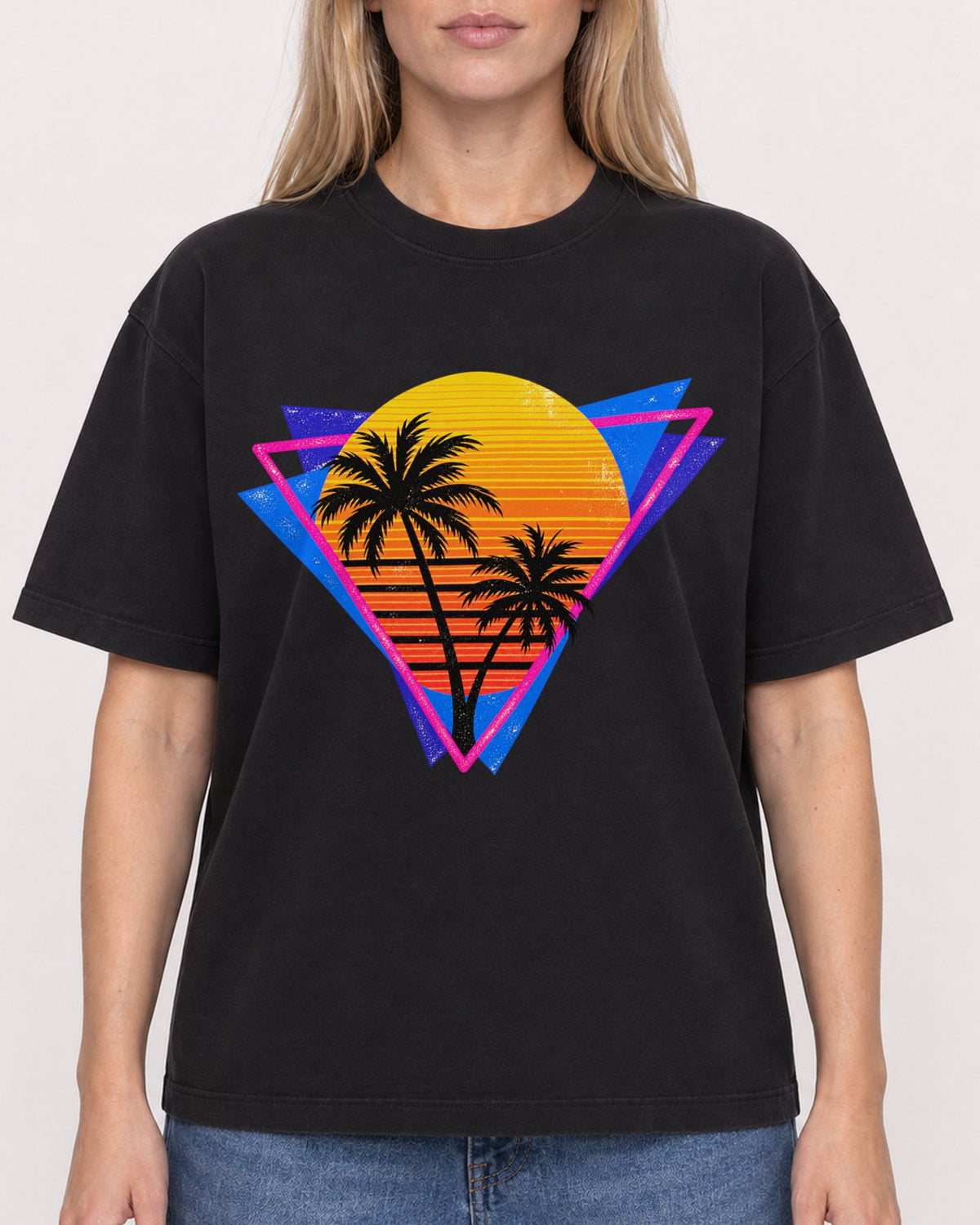 Mockup Boxy Heavyweight Tee Black female close-up 08