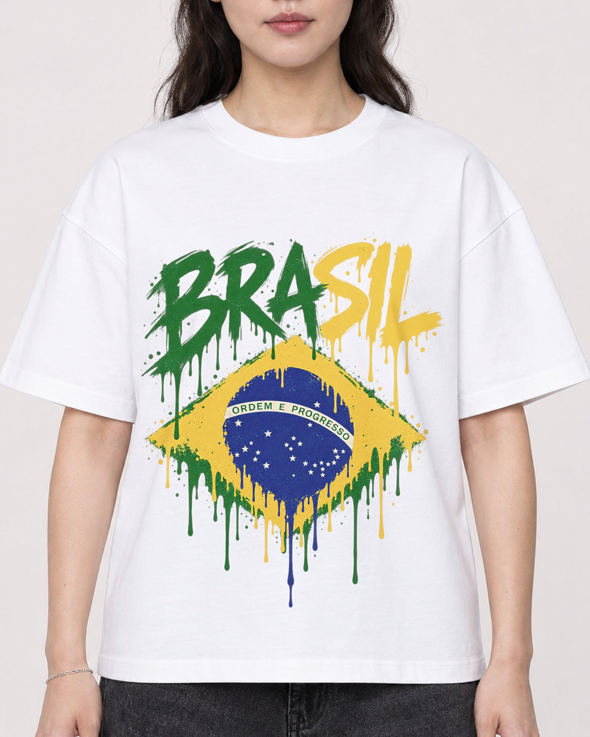 Mockup Boxy Heavyweight Tee White female close-up 03