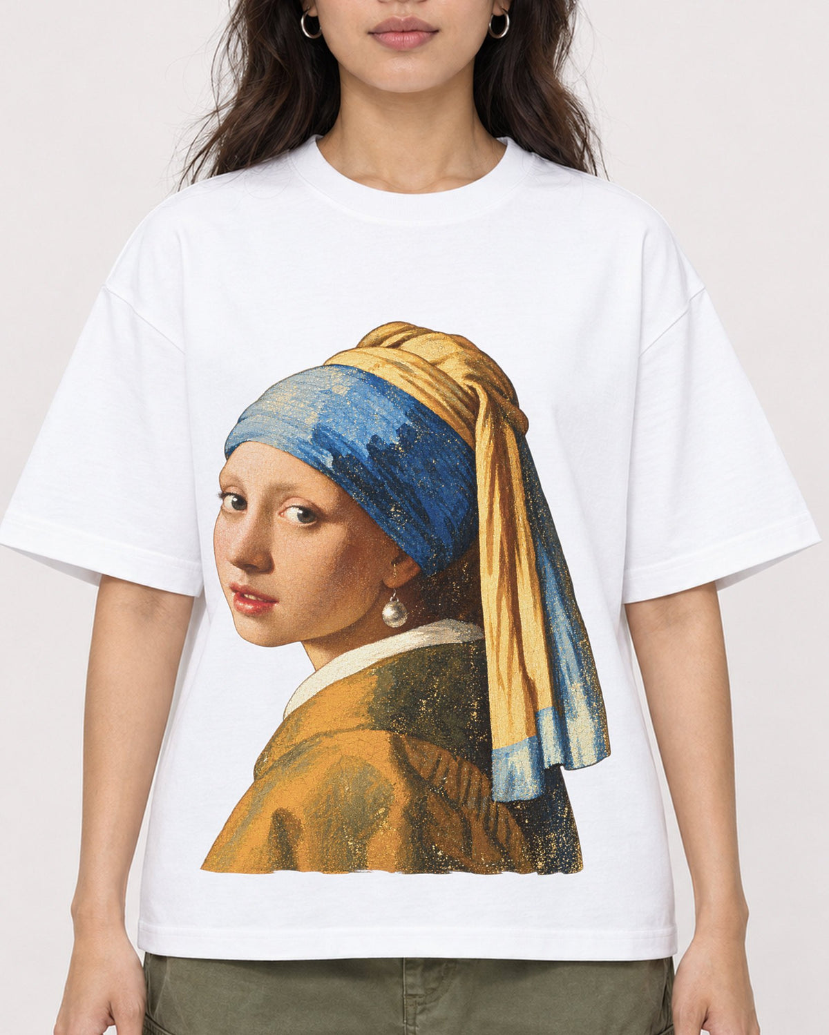 Mockup Boxy Heavyweight Tee White female close-up 02
