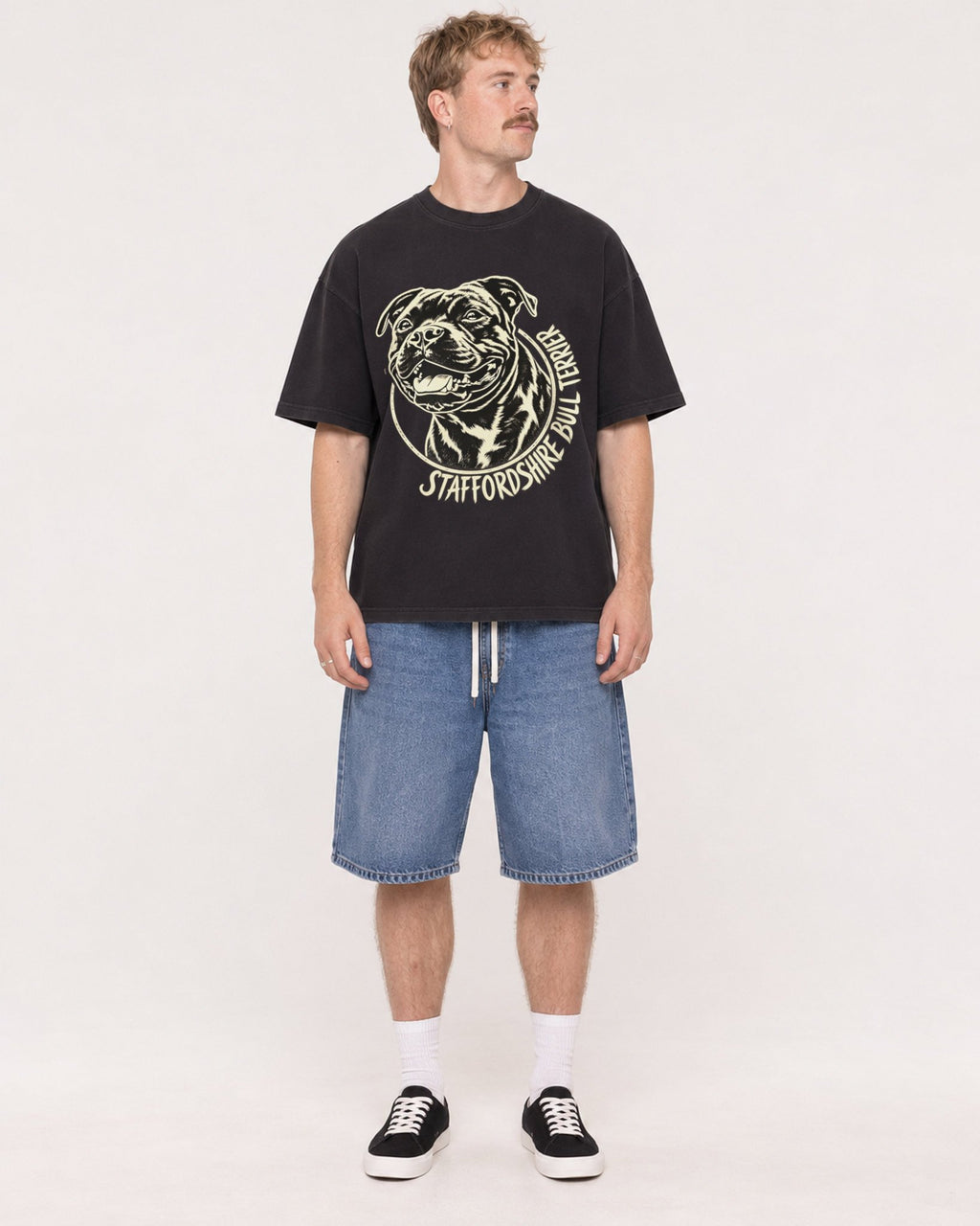 Mockup Boxy Heavyweight Tee Black male full-body 19
