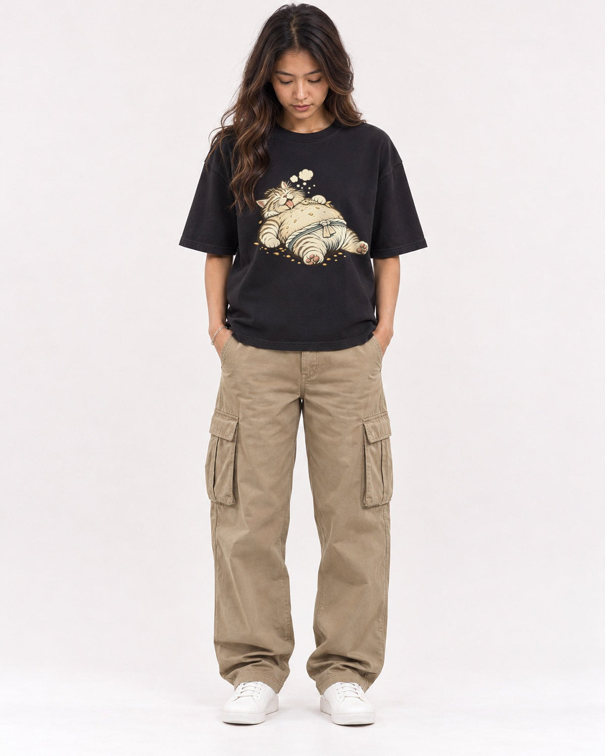 Mockup Boxy Heavyweight Tee Black female full-body 02