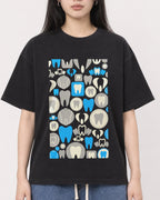 Mockup Boxy Heavyweight Tee Black female close-up 01