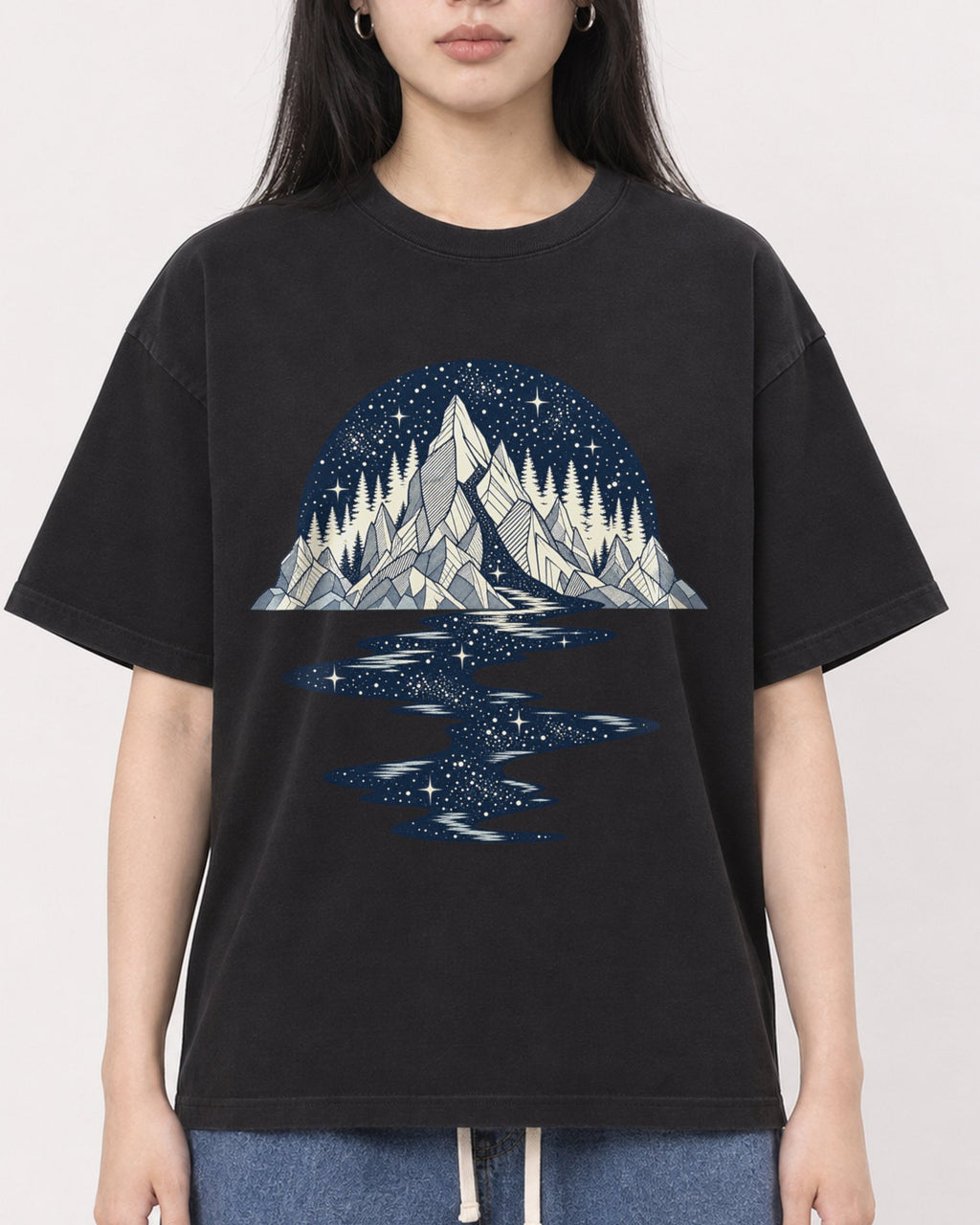 Mockup Boxy Heavyweight Tee Black female close-up 01