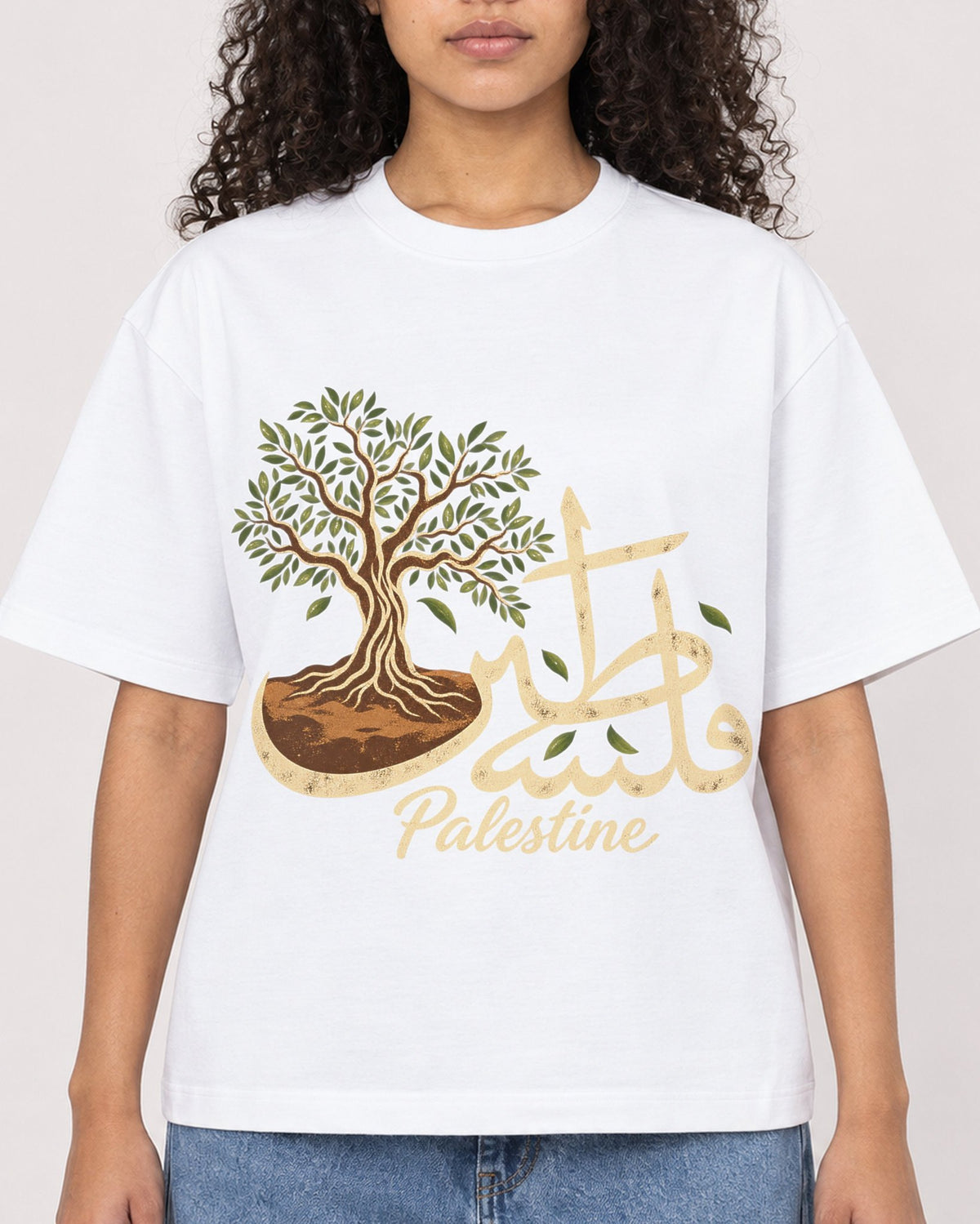 Mockup Boxy Heavyweight Tee White female close-up 10