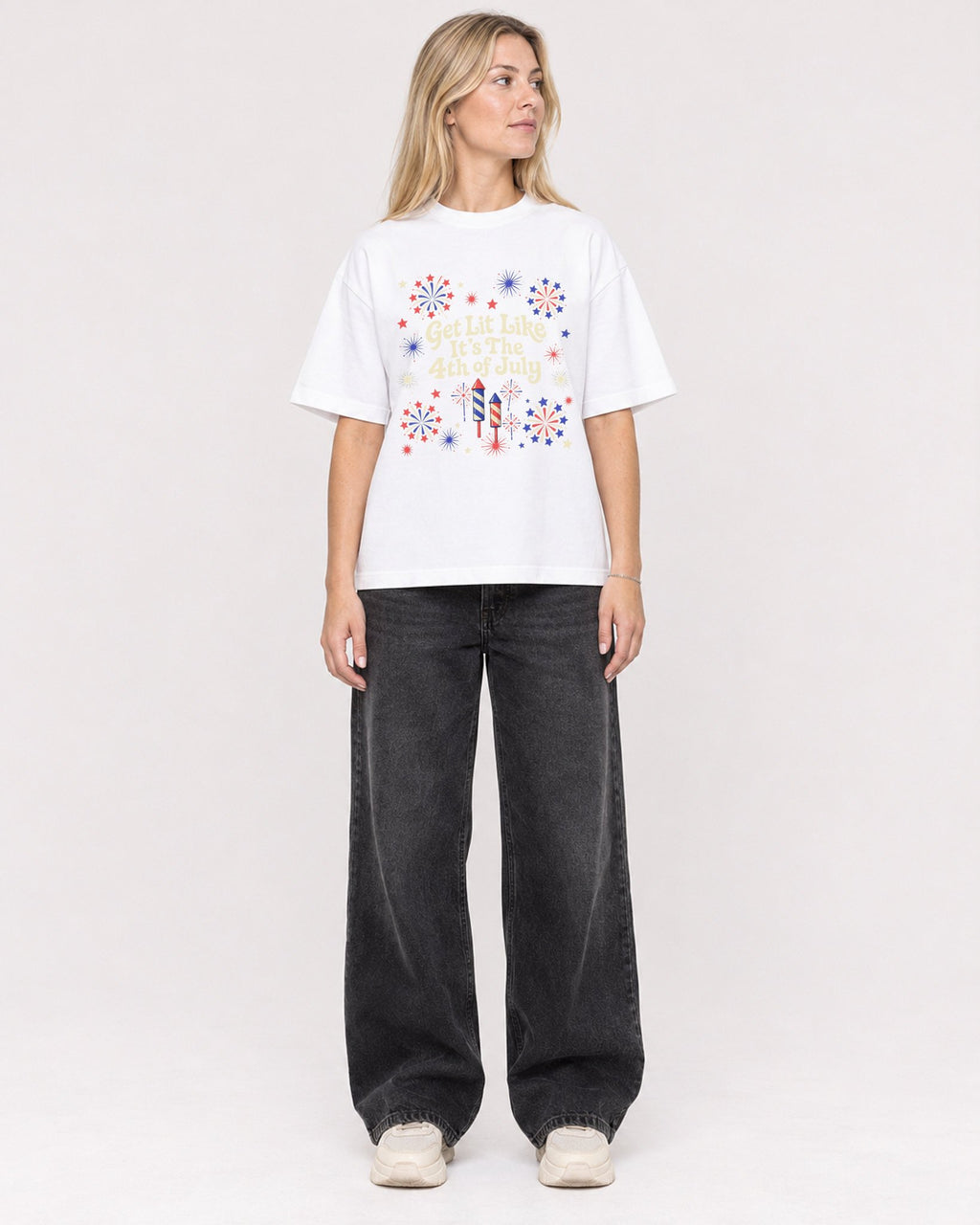 Mockup Boxy Heavyweight Tee White female full-body 08