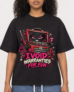 Mockup Boxy Heavyweight Tee Black female close-up 05