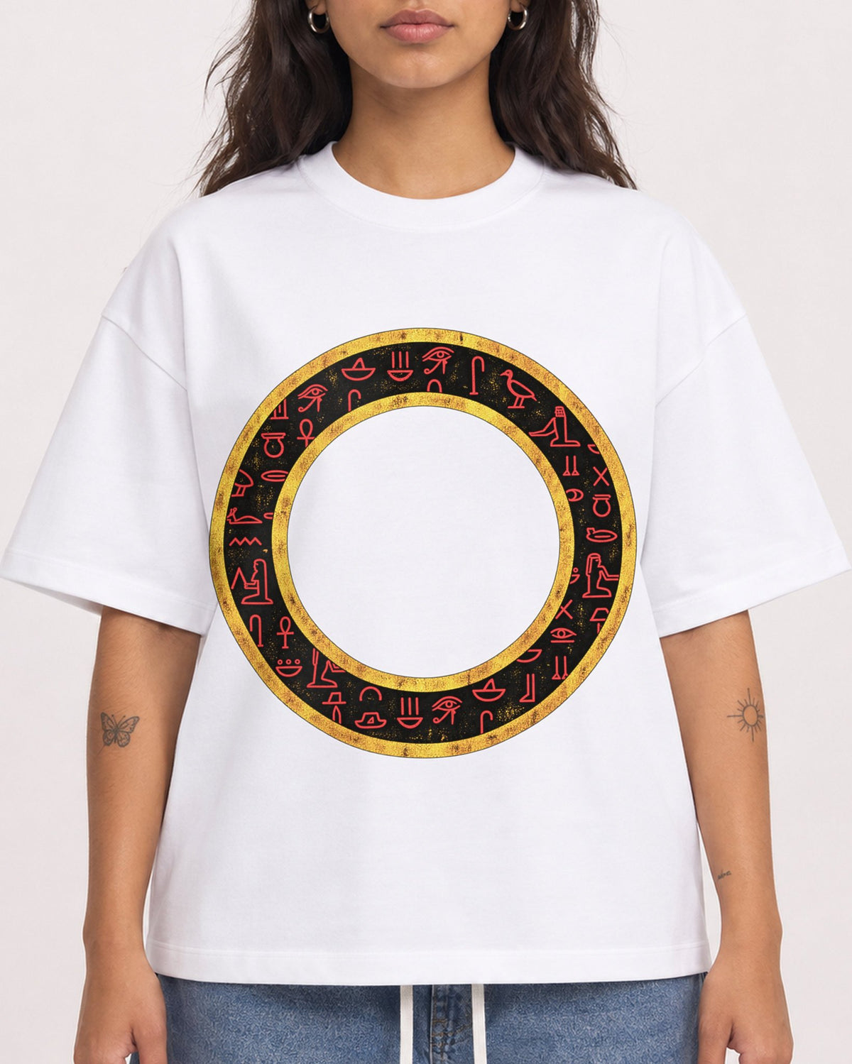 Mockup Boxy Heavyweight Tee White female close-up 06