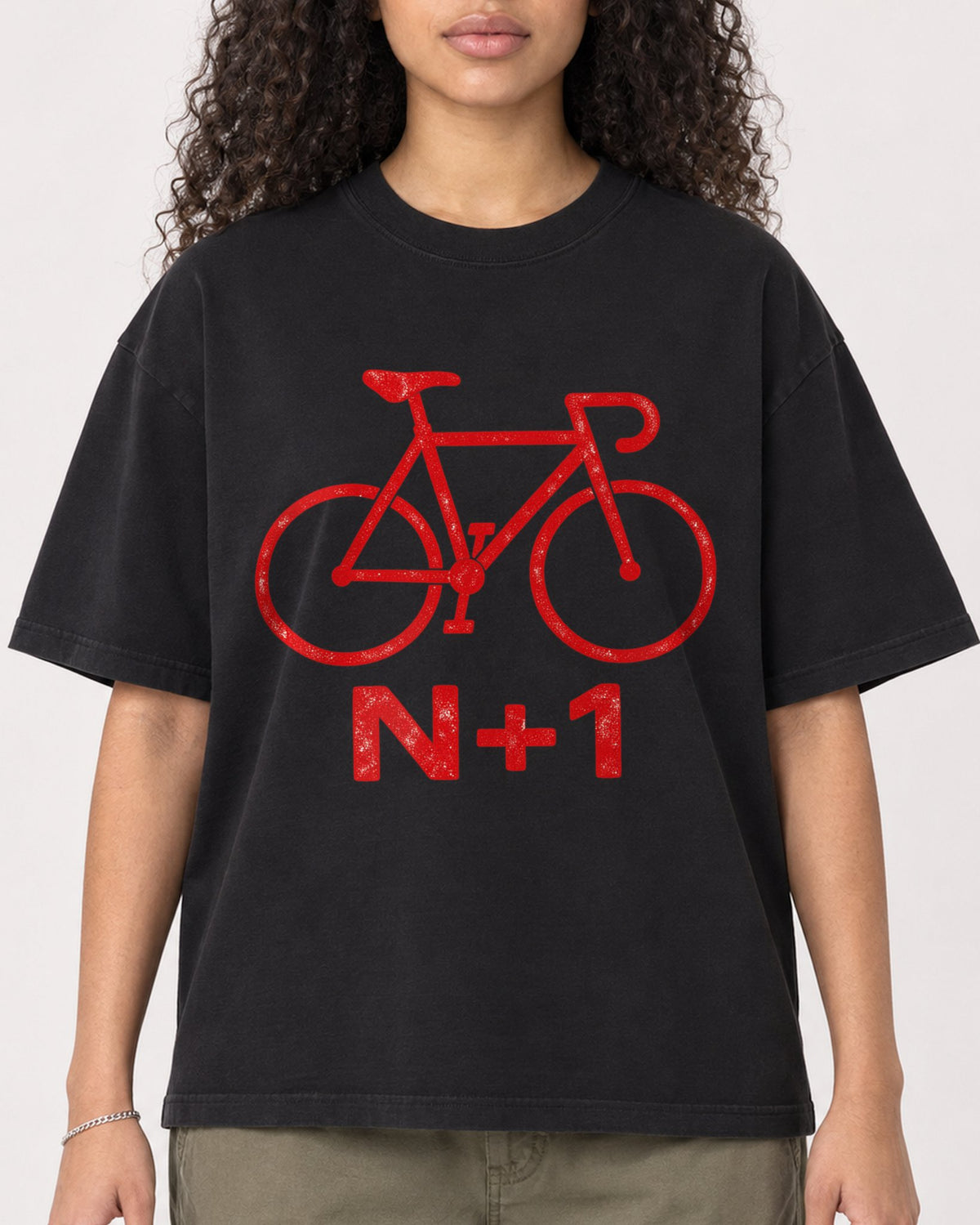 Mockup Boxy Heavyweight Tee Black female close-up 10