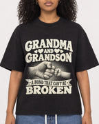 Mockup Boxy Heavyweight Tee Black female close-up 05