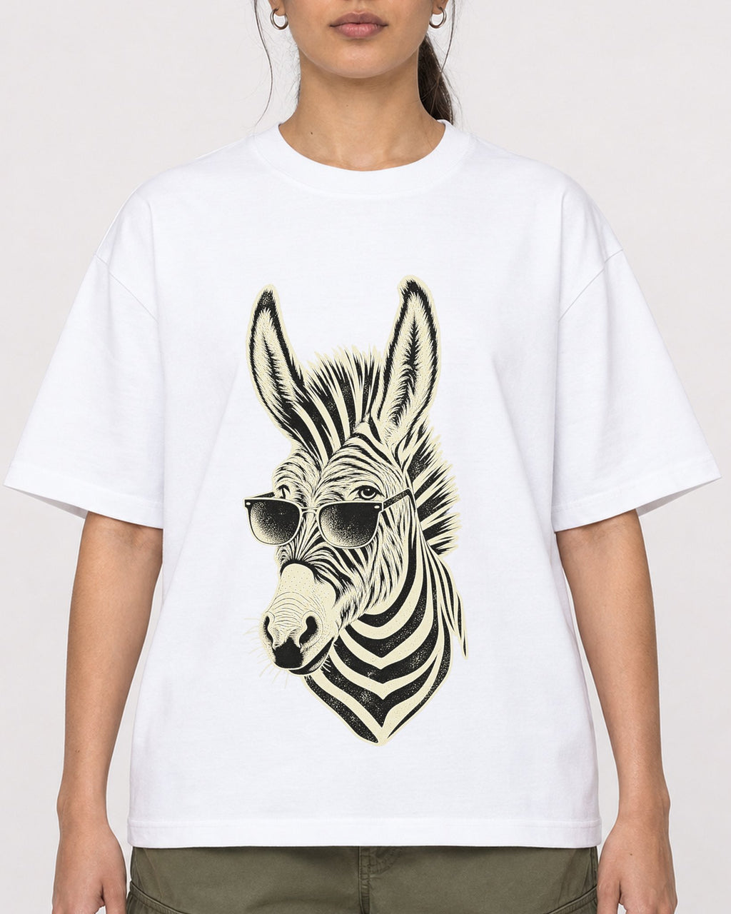 Mockup Boxy Heavyweight Tee White female close-up 47