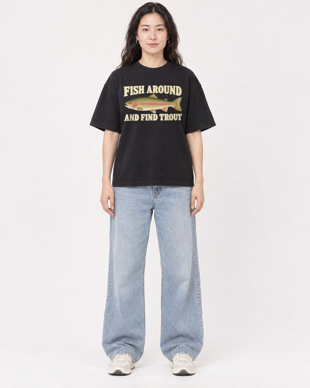 Mockup Boxy Heavyweight Tee Black female full-body 03
