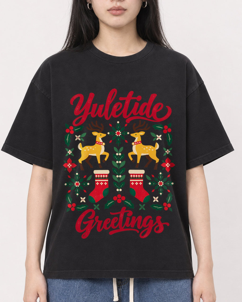 Mockup Boxy Heavyweight Tee Black female close-up 01