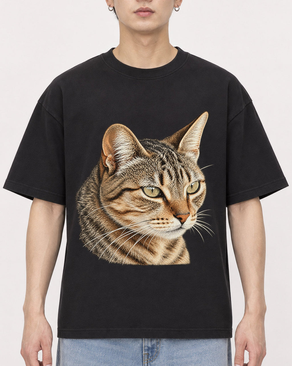 Mockup Boxy Heavyweight Tee Black male close-up 01
