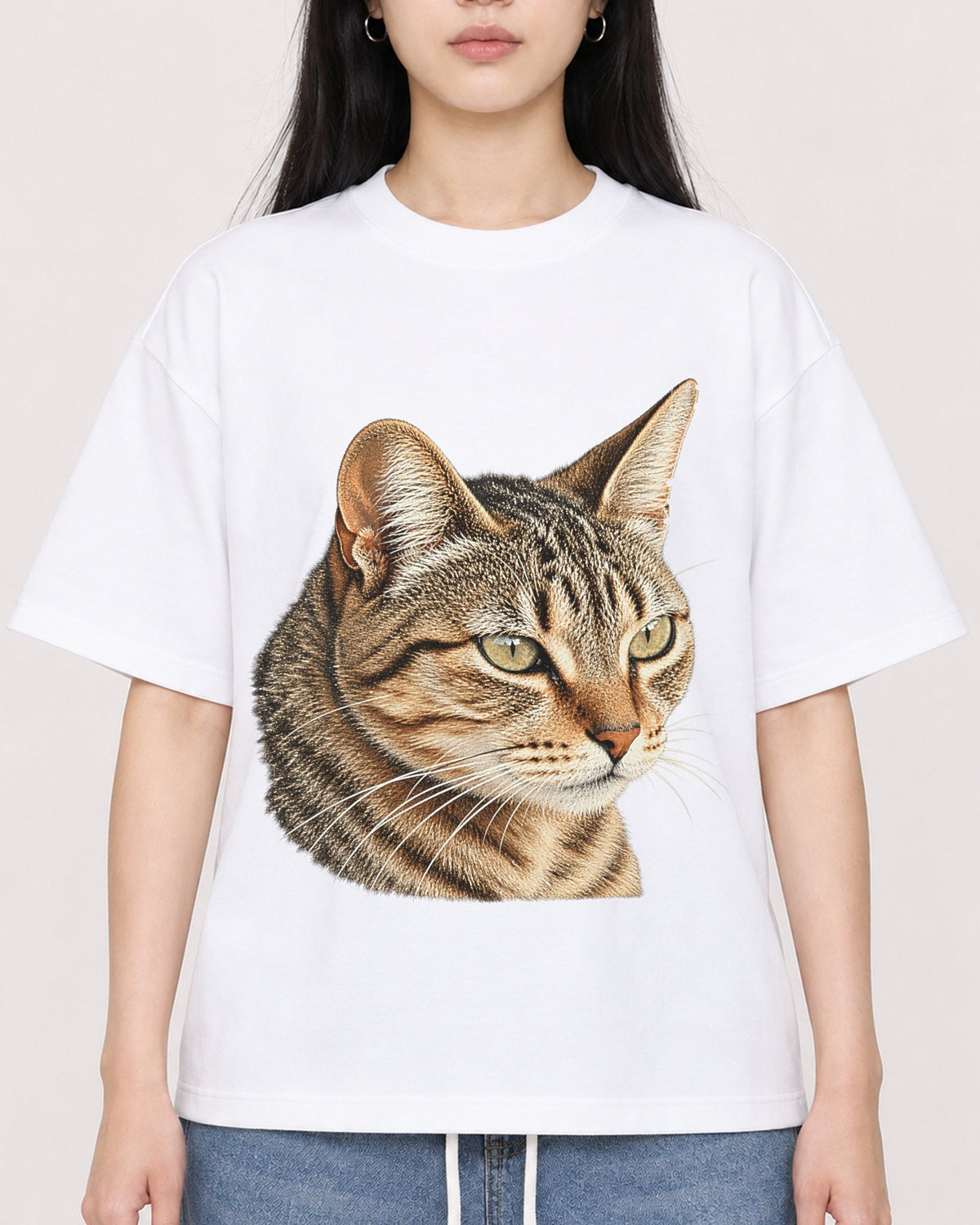 Mockup Boxy Heavyweight Tee White female close-up 01