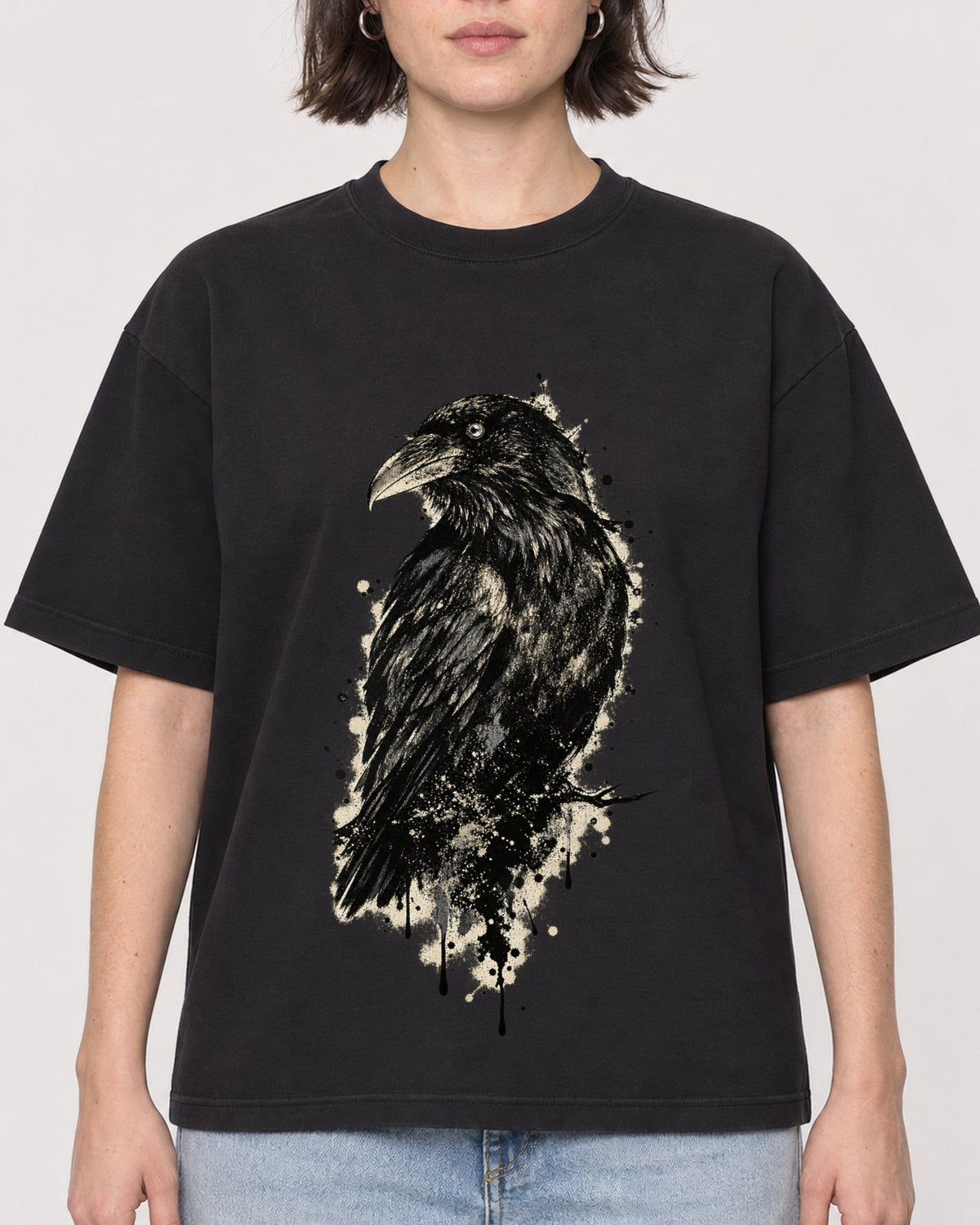 Mockup Boxy Heavyweight Tee Black female close-up 39