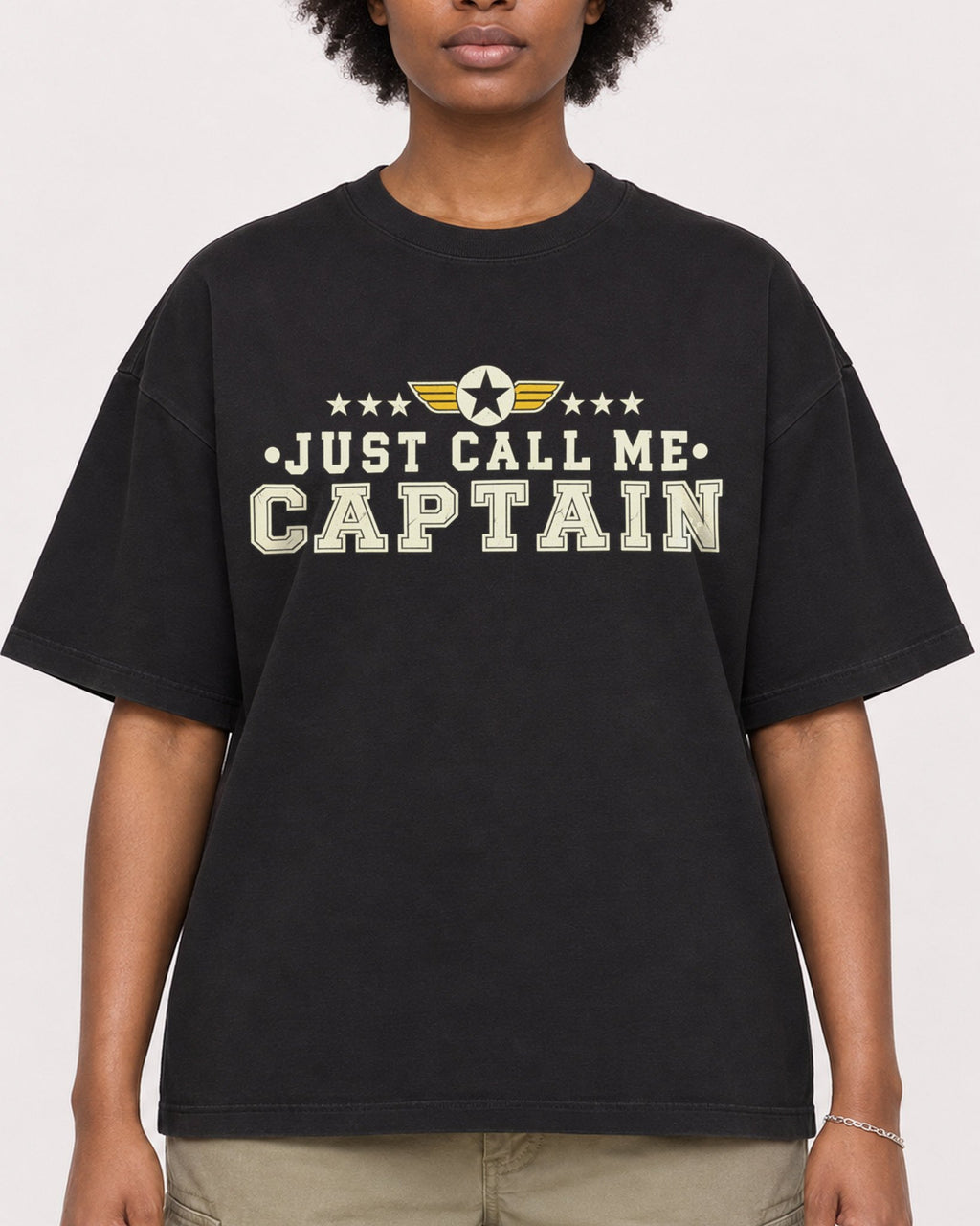 Mockup Boxy Heavyweight Tee Black female close-up 14