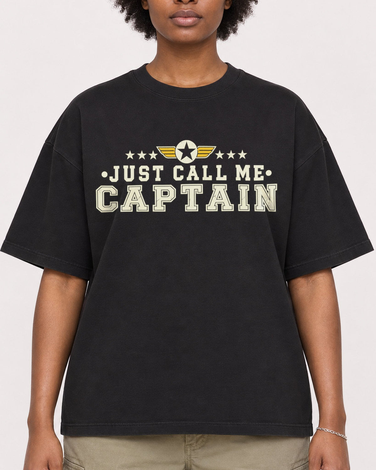 Mockup Boxy Heavyweight Tee Black female close-up 14