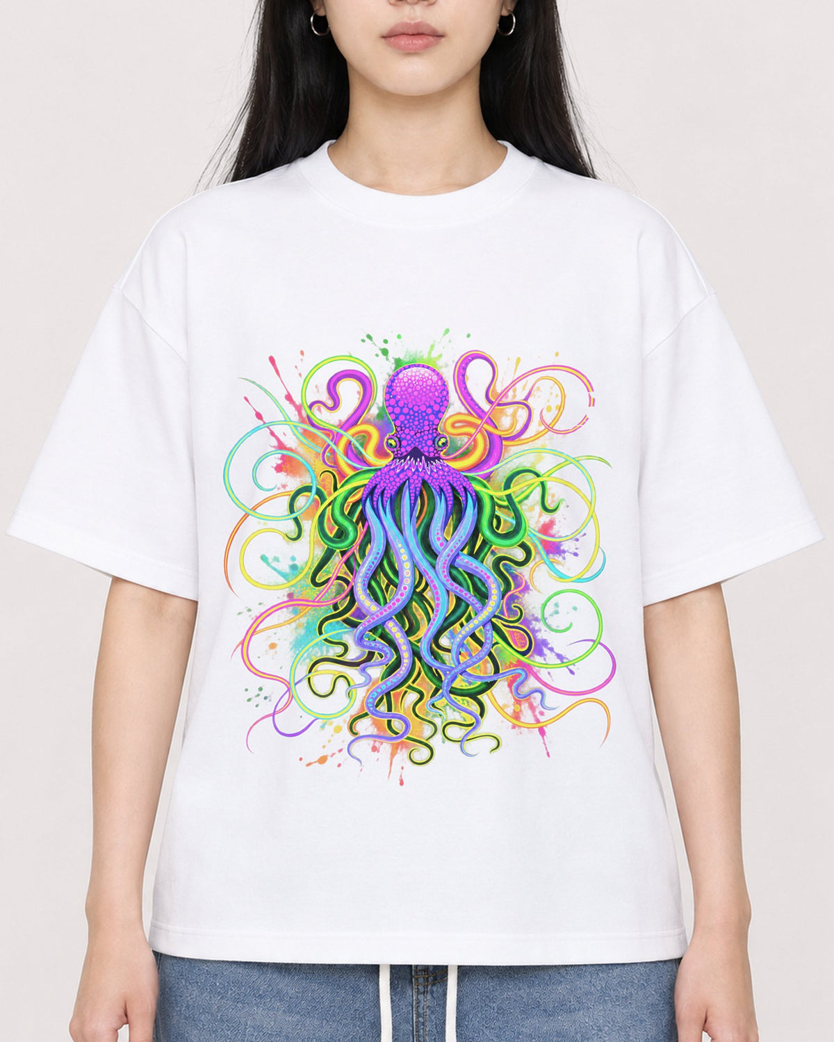 Mockup Boxy Heavyweight Tee White female close-up 01