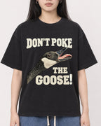 Mockup Boxy Heavyweight Tee Black female close-up 01