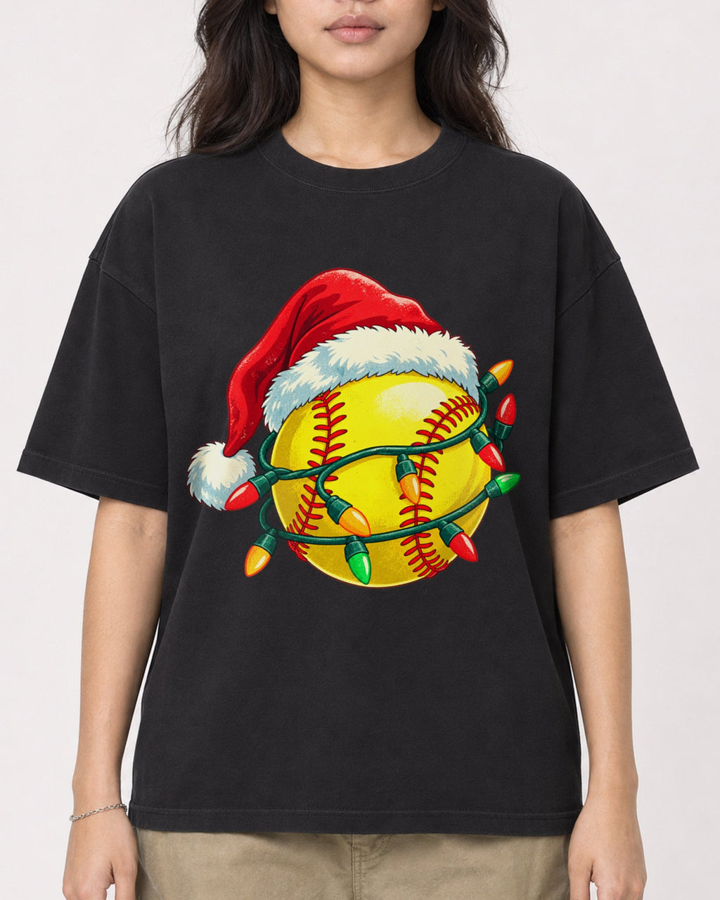 Mockup Boxy Heavyweight Tee Black female close-up 02