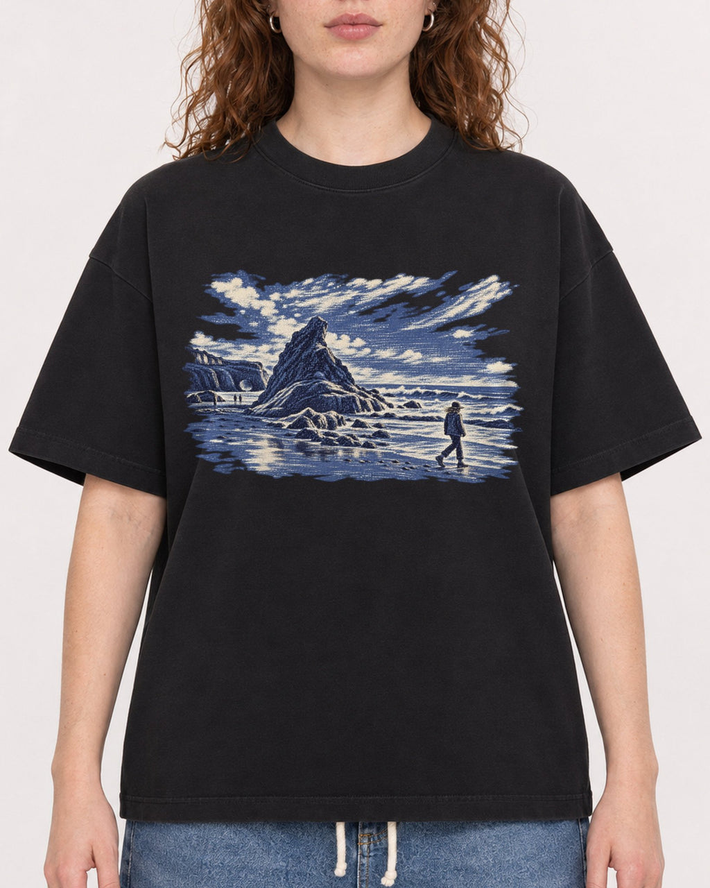 Mockup Boxy Heavyweight Tee Black female close-up 09