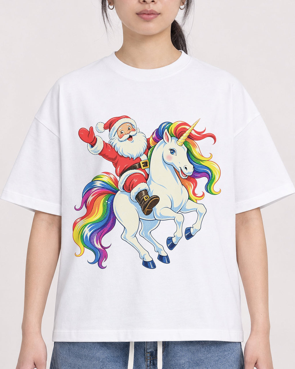 Mockup Boxy Heavyweight Tee White female close-up 21