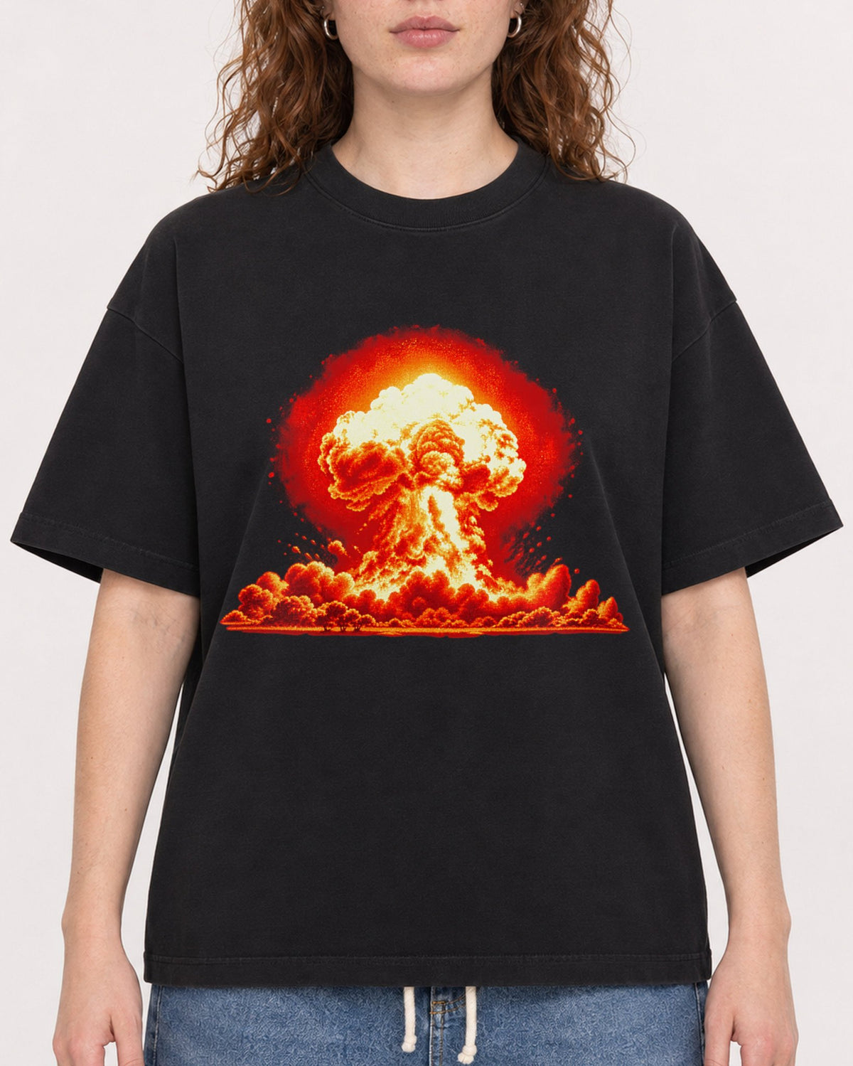 Mockup Boxy Heavyweight Tee Black female close-up 09