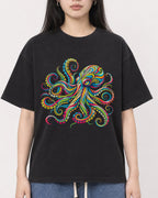 Mockup Boxy Heavyweight Tee Black female close-up 01
